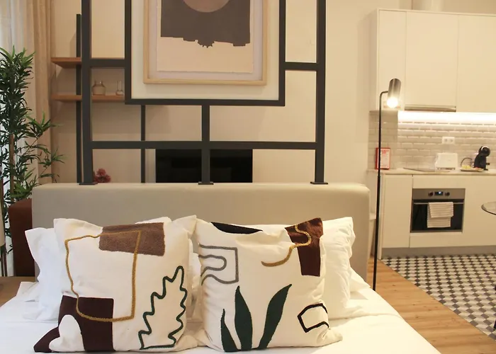 Modern Flat Near Trindade By Lovelystay * Πόρτο