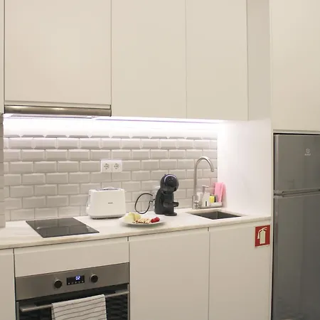 Modern Flat Near Trindade By Lovelystay *