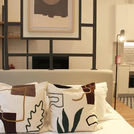Modern Flat Near Trindade By Lovelystay * ポルト